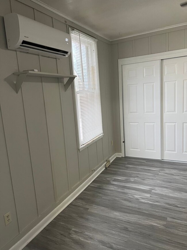 Building Photo - Colville Triplex