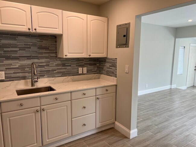 Foto del edificio - 325 SW 14th Ct