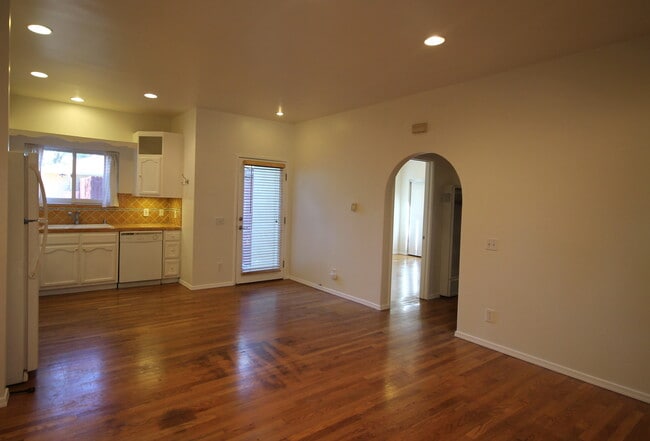Open concept - 1448 S Cochran Ave