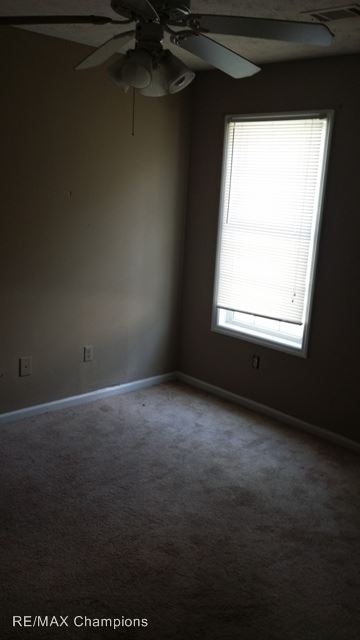 Building Photo - 1518 Summerplace Dr