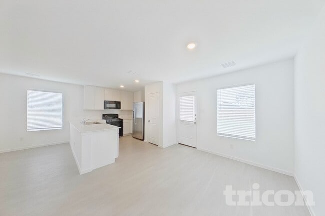 Building Photo - 1601 Parlier St