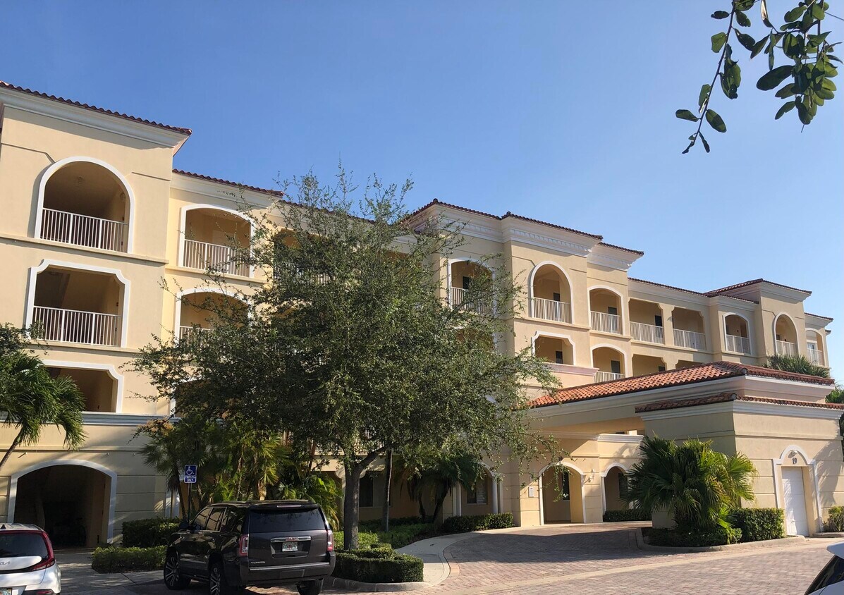 19 Harbour Isle Dr W Unit 301, Fort Pierce, FL 34949 Condo for Rent in Fort Pierce, FL