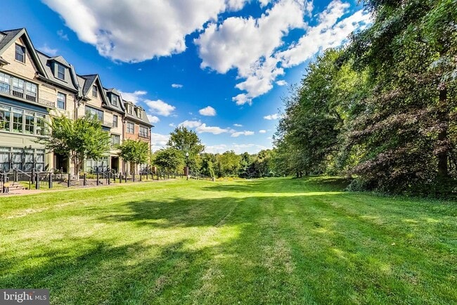 Foto del edificio - 10821 Symphony Park Dr