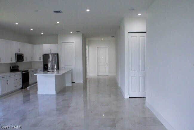 Foto del edificio - 5062 Alonza Ave