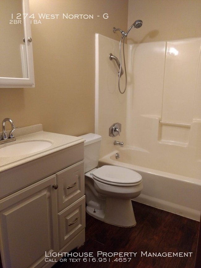 Building Photo - Two Bedroom Apartment in Roosevelt Park