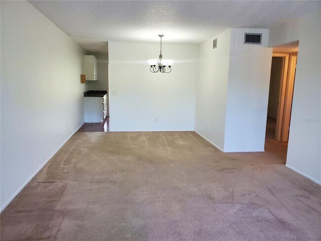 Building Photo - 2427 Rhodesian Dr