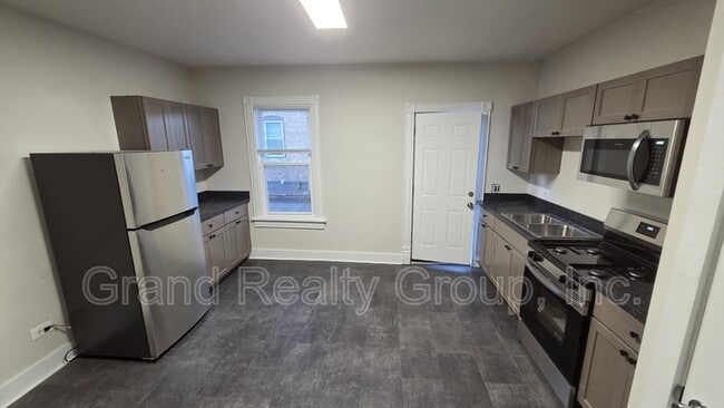 Building Photo - 129 Cedar Ave