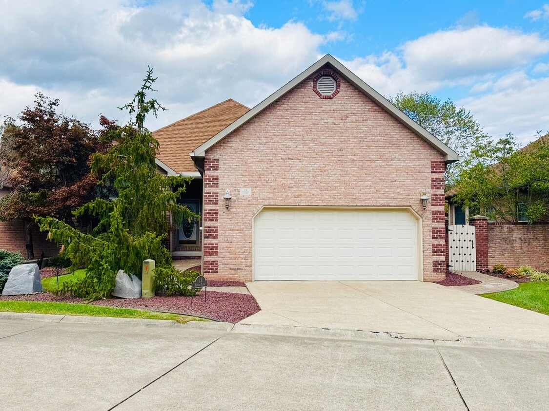 Primary Photo - Stunning 3 BR 2 Bath Home!