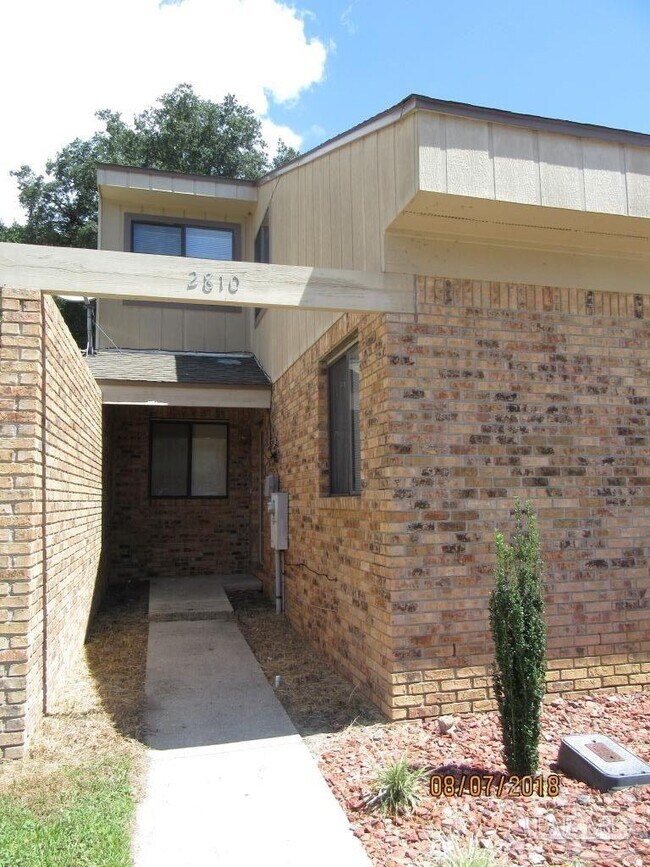 Foto del edificio - 2810 Villager Cir