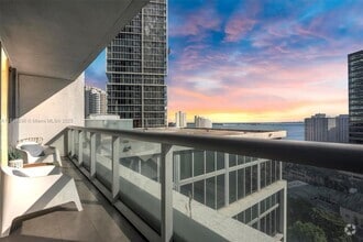Building Photo - 485 Brickell Ave