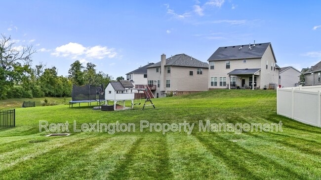 Building Photo - 220 Little Leaf Dr