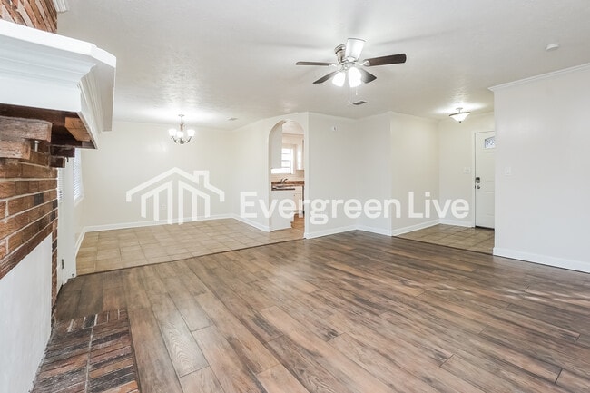 Building Photo - 414 Shenandoah Rd N