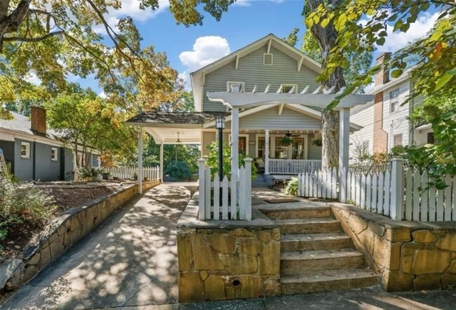 Charming Ardmore home full of character in... - Charming Ardmore home full of character in...