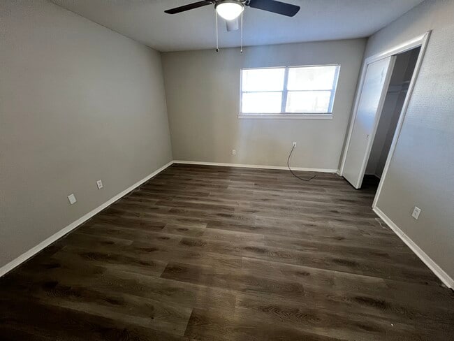 Building Photo - Kentwood Apartments