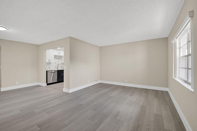 Building Photo - 538 Normandy Ln