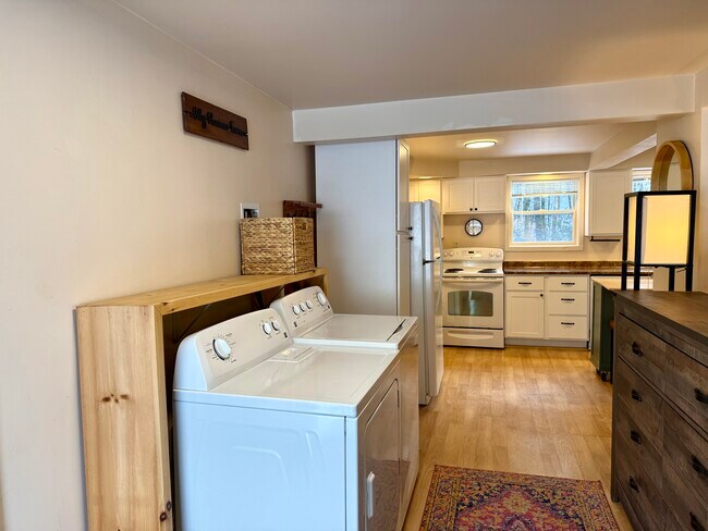 Foto del edificio - 396 Upper Main St