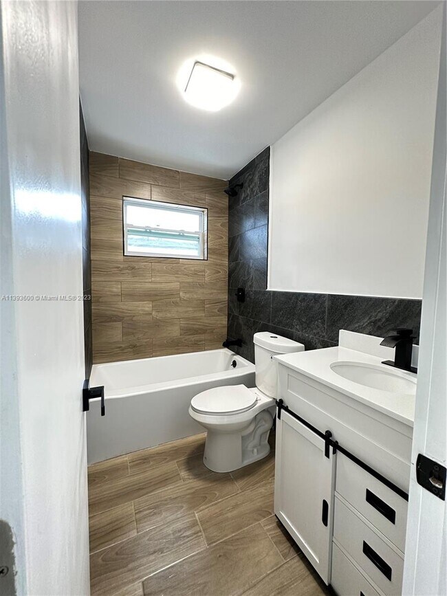Foto del edificio - 1451 NW 34th St