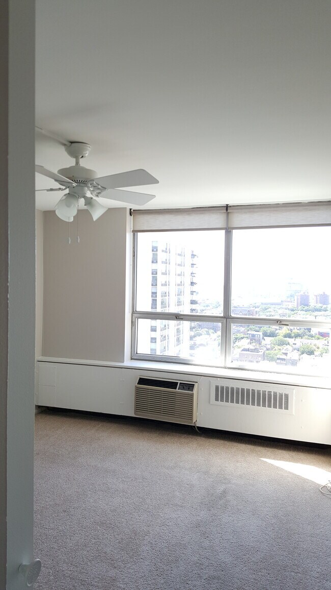 Building Photo - 70 W Burton Pl