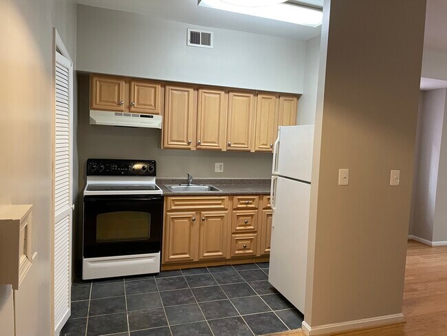 Kitchen - 76 Bates St NW