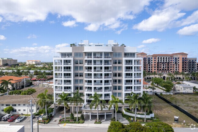 Building Photo - 327 E Royal Palm Rd