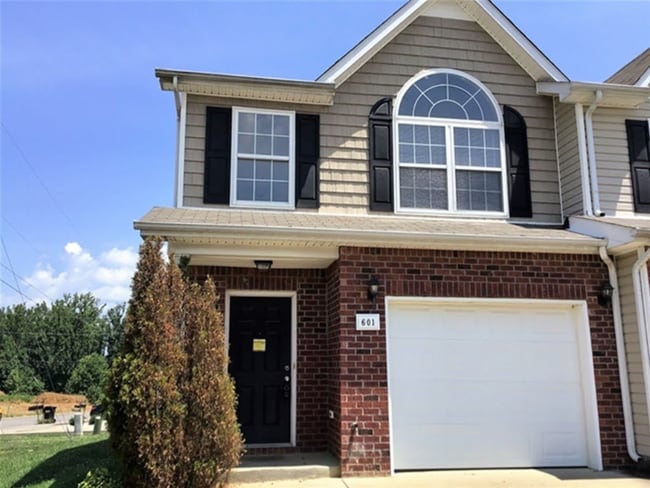 Building Photo - 601 Nixon Way