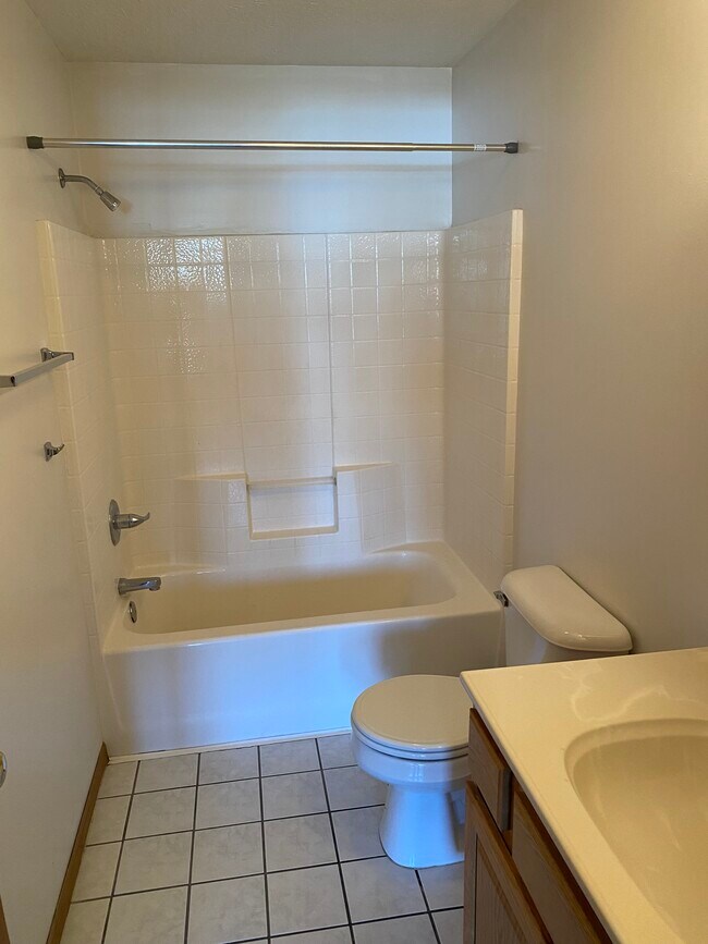 Building Photo - 53 Kays Way
