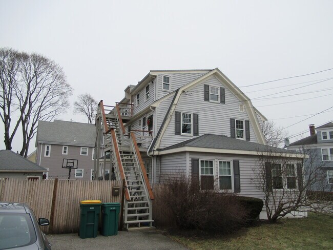 Building Photo - 55 Nichols St