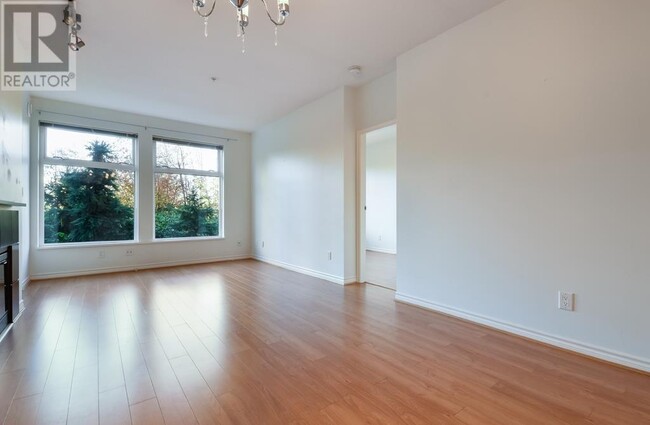 Building Photo - 6888-6888 Southpoint Dr