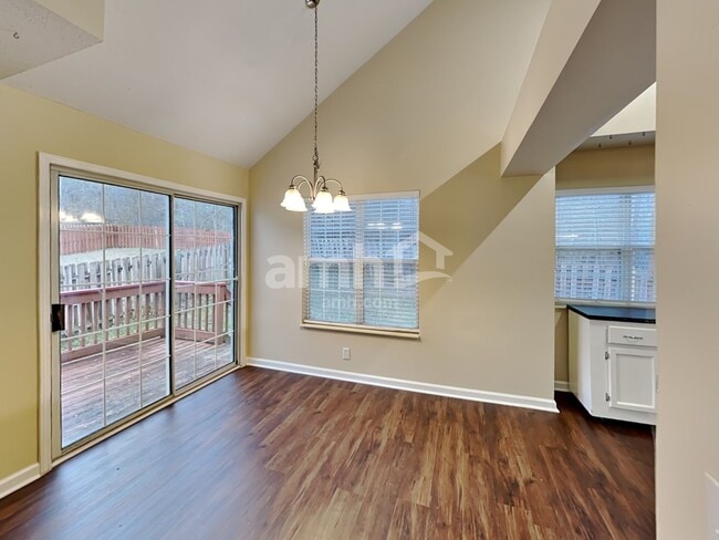 Foto del edificio - 5606 Royal Ct