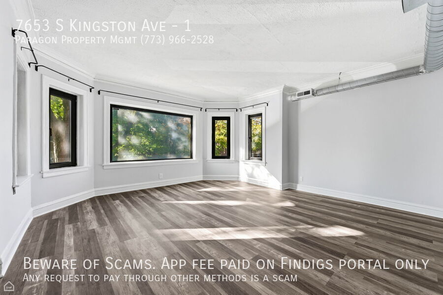 Primary Photo - 7653 S Kingston Ave