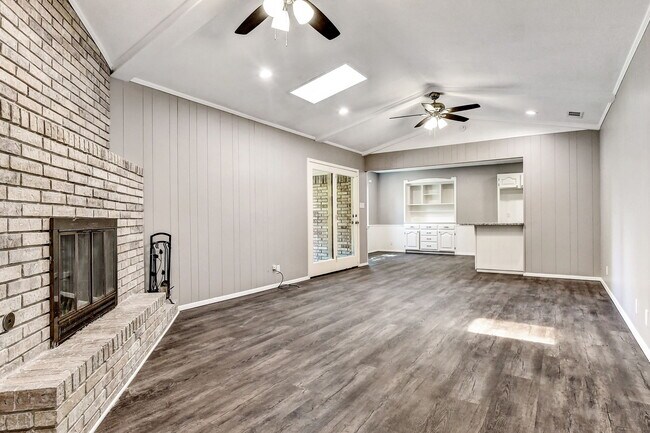 Building Photo - 3018 Jennifer Ave