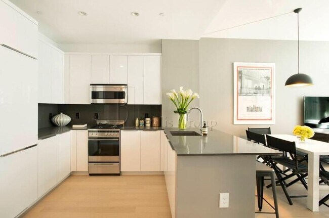 Foto del edificio - 3 bedroom in Manhattan NY 10038