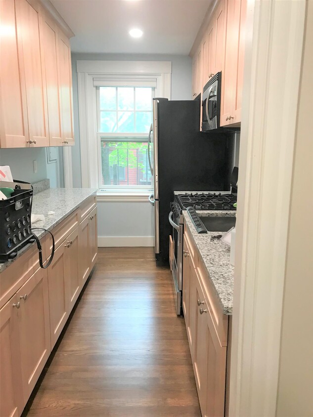 Foto principal - 1699 Cambridge St