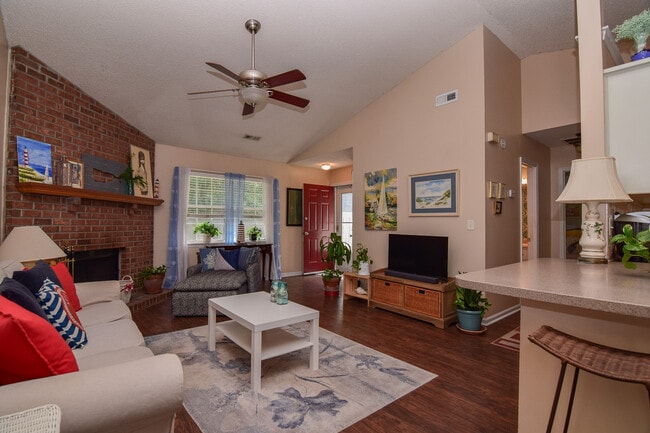 Building Photo - 8591 Waccamaw Ct