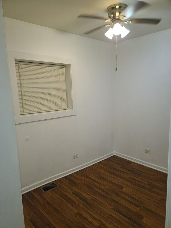 Foto del edificio - 6635 S Maplewood Ave