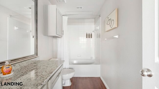Foto del edificio - 165 Forestbrook Dr