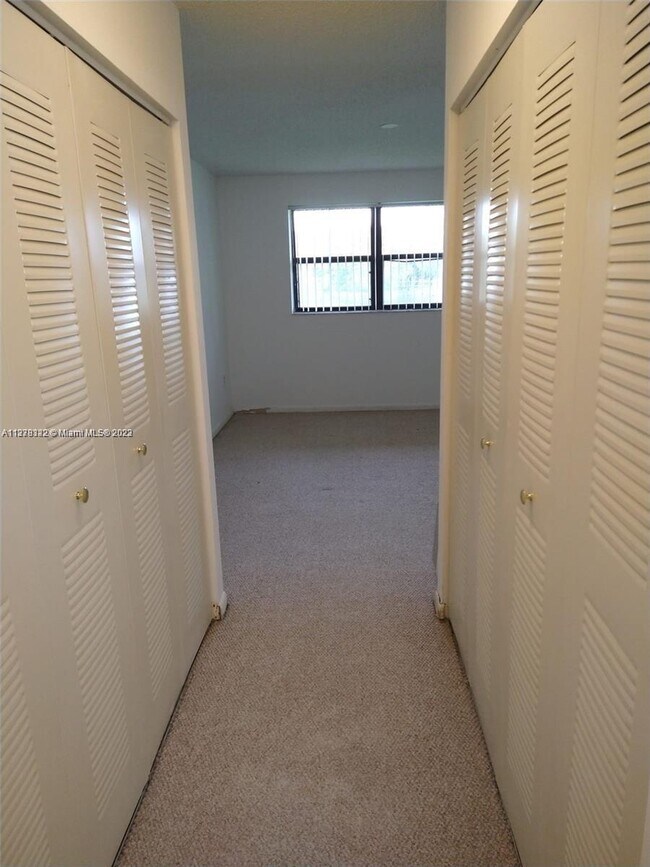 Foto del edificio - 9907 Nob Hill Ln