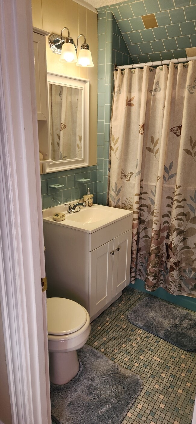 Building Photo - 1320 Cranston St