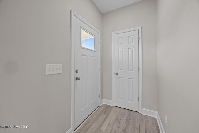 Building Photo - 201 Broadleaf Dr