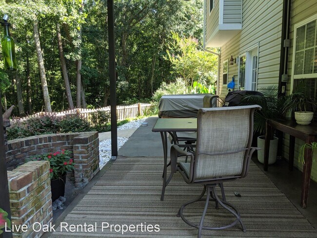 Building Photo - 212 Maplewood Ridge Ct