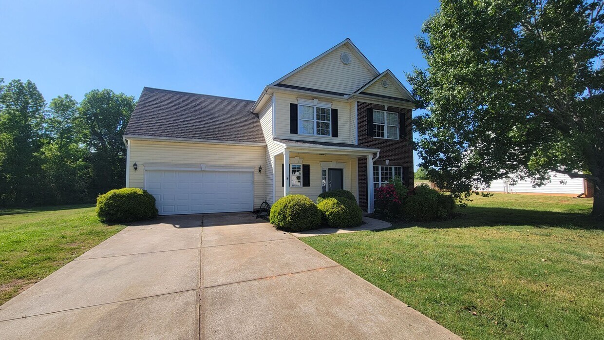 Primary Photo - 3 Bed, 2.5 Bath Home Available in Greer
