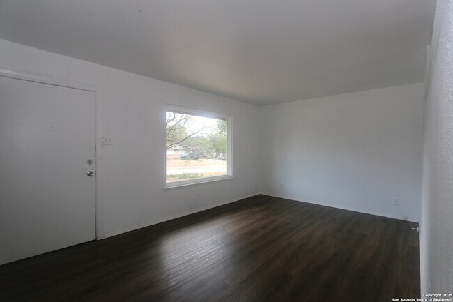 Building Photo - 127 Fair Valley St