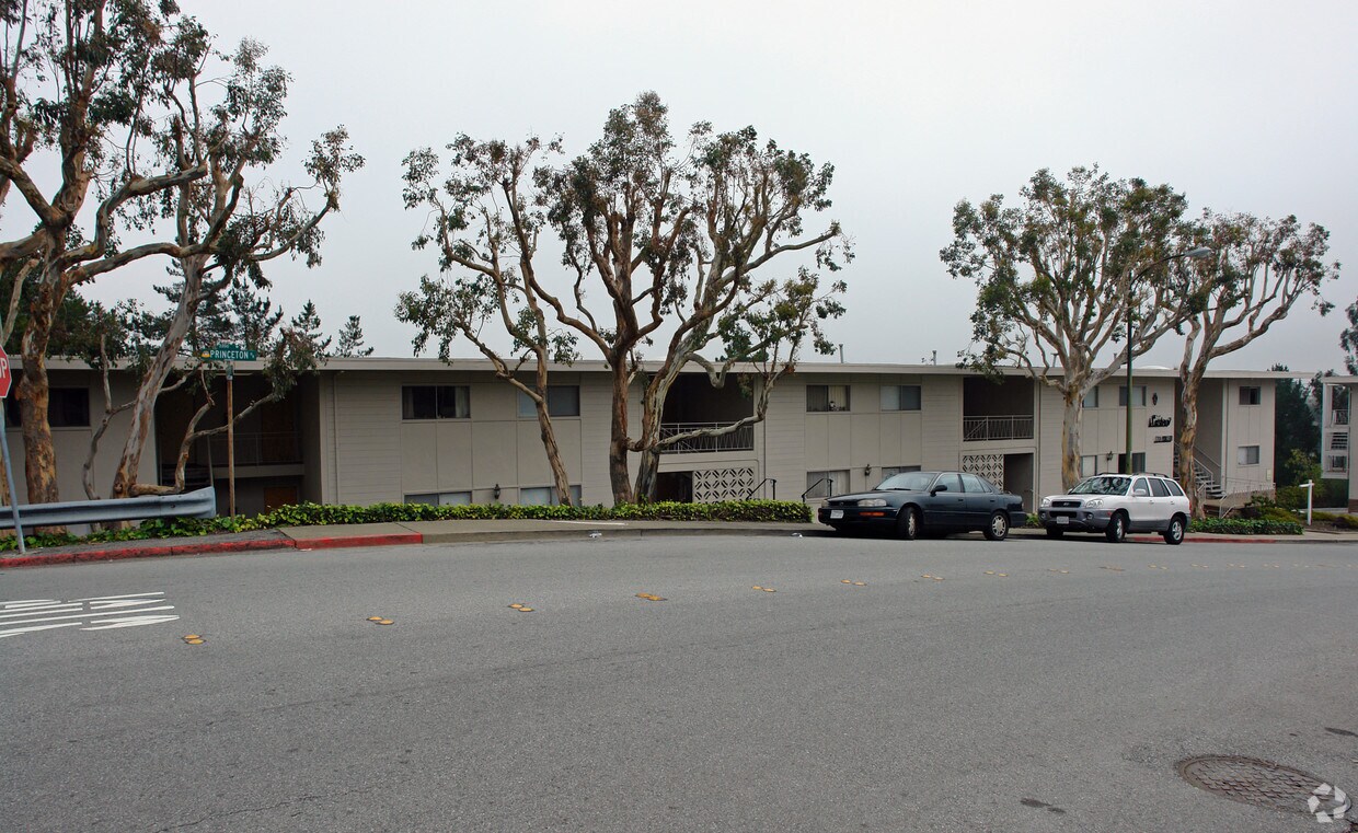 Foto principal - 2201 Princeton Dr