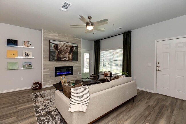 Building Photo - Hudson at Crossroads District