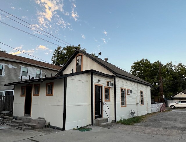 Building Photo - 1611 Common St