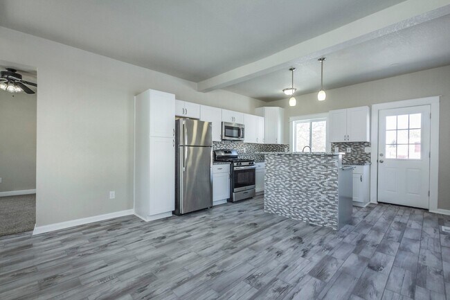 Foto del edificio - Update 3 bedroom 2 bath home