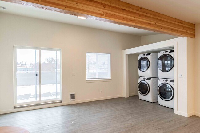 Foto del edificio - 314 S Asbury St