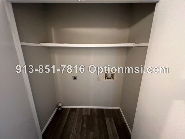 Building Photo - 1/2 month free if moved in by 9/1!!! Half ...