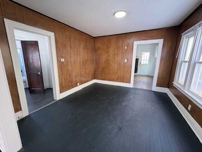 Foto del edificio - 3973-3975 E 123rd St Cleveland Oh 44105 MFH2 .T2