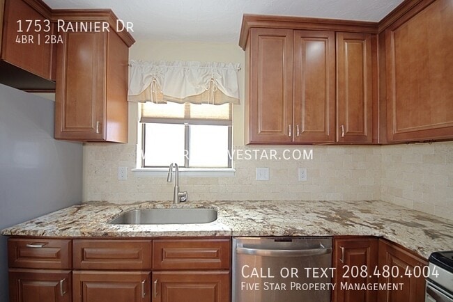 Building Photo - 1753 Rainier Dr